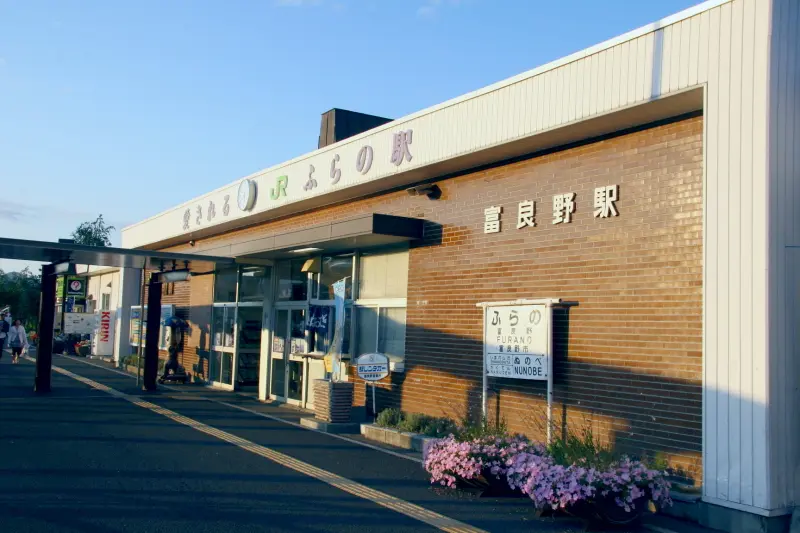 １９００年に開業した歴史あるＪＲ富良野駅