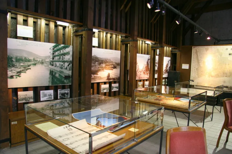 小樽運河の歴史や発展を解説する展示コーナー