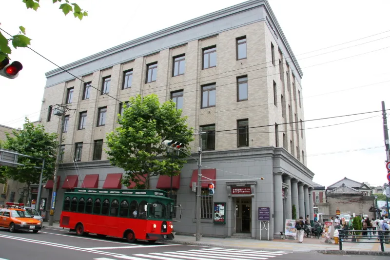 建物は築１００年の旧三菱銀行小樽支店を利用