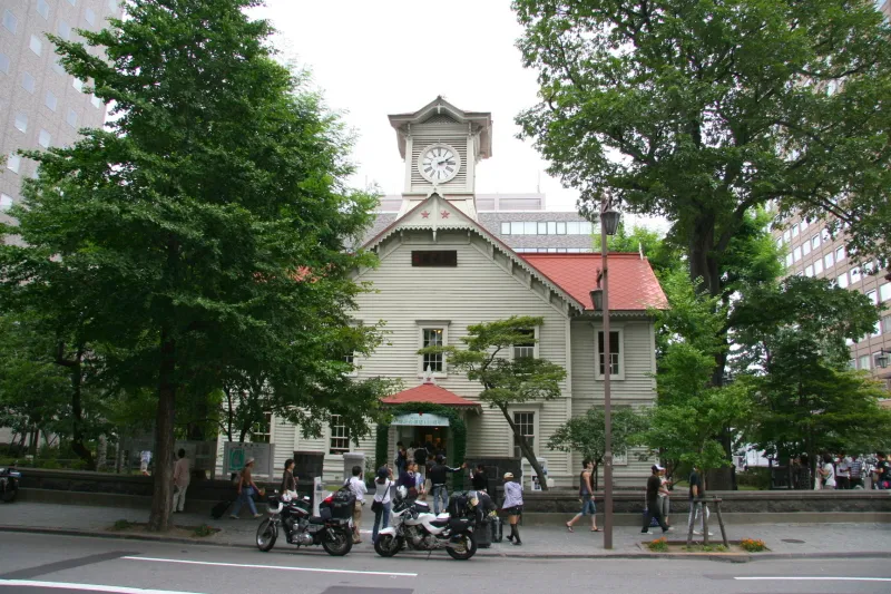 定番観光スポットとなっている札幌市時計台