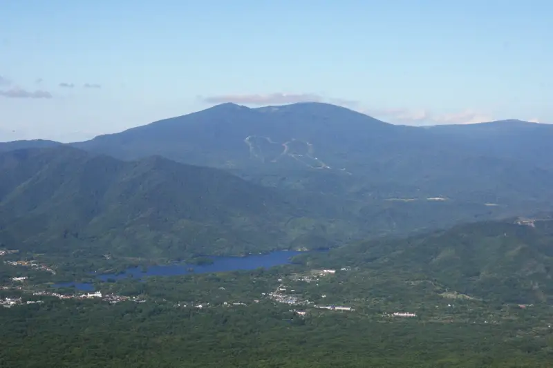 標高２０３５ｍの吾妻山も綺麗に眺められる大展望