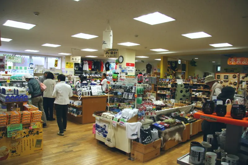 ロープウェイ乗り場では北海道の特産品やお土産を販売ロープウェイ乗り場では北海道の特産品やお土産を販売