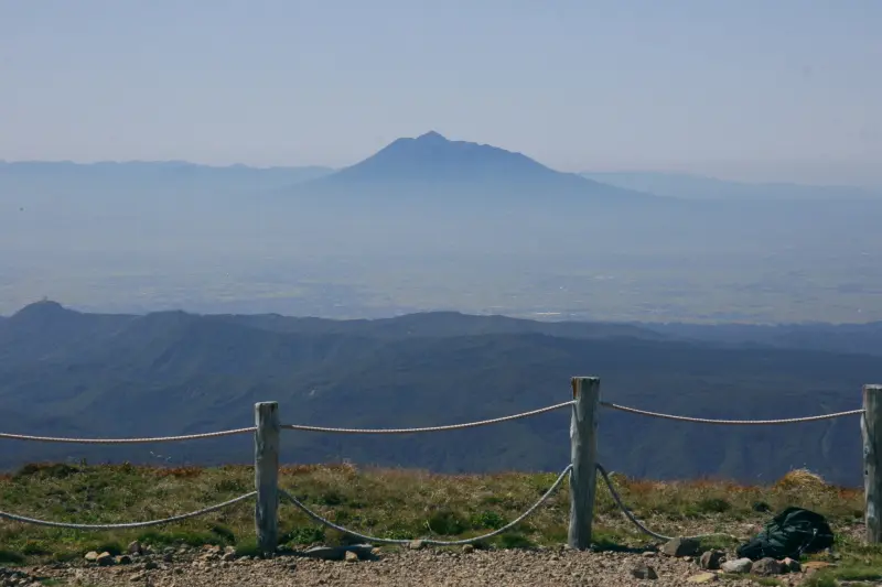 西方向に見える日本百名山の岩木山
