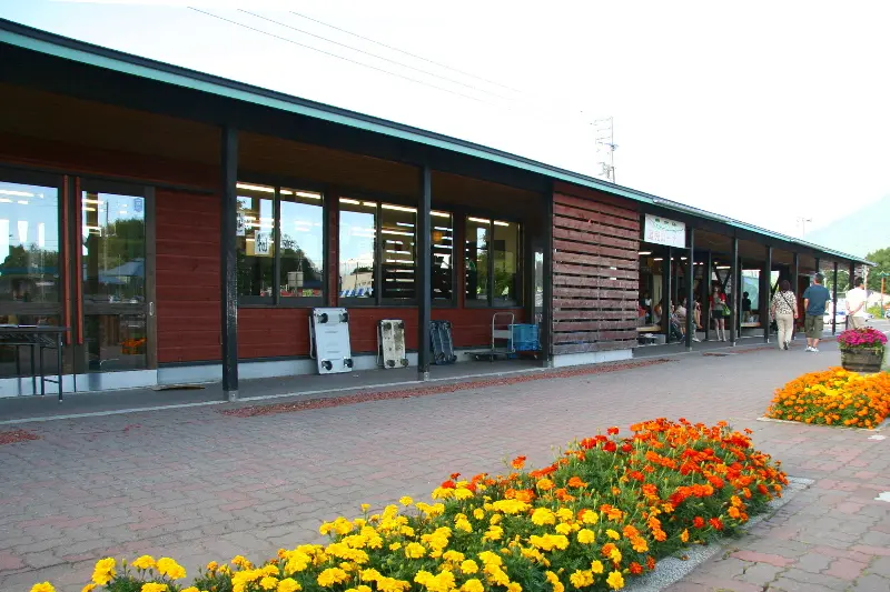 観光施設として立ち寄る人も多い道の駅「ニセコビュープラザ」