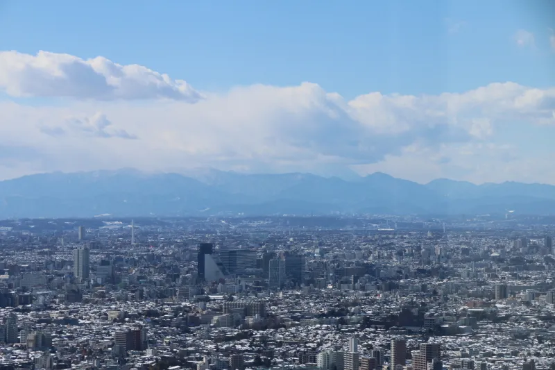 視界が良いと見える富士山（写真の中央付近）
