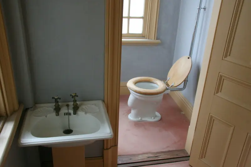 様々な部屋が公開されていて洗面器なども当時の状態で展示