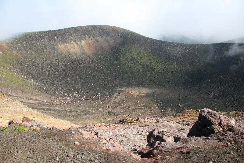 直径３００ｍ以上の大きさがある昭和噴火口