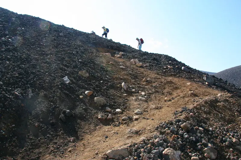 標高１６００ｍを越え急勾配のザレ場が続く登山道