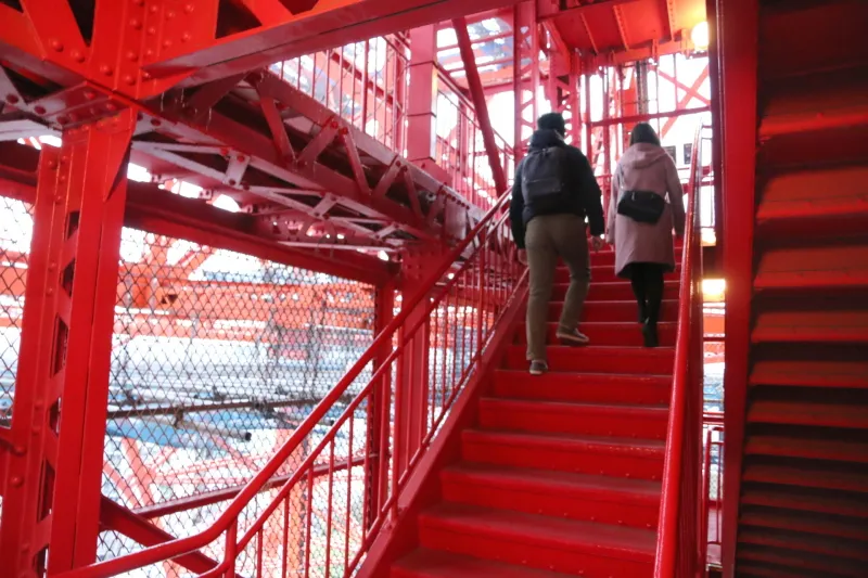 東京タワーを支える鉄骨の中に設置されている階段