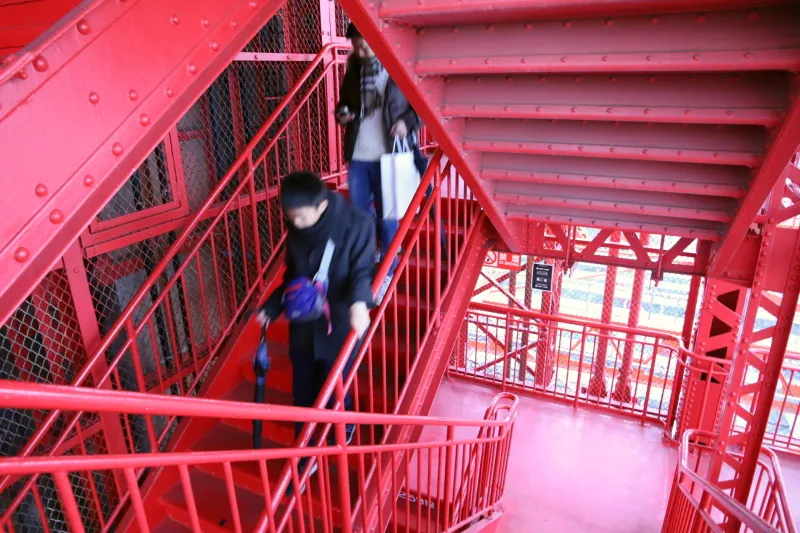 階段は上りだけでなく展望台から下りで利用も可能