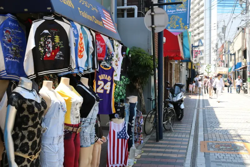 色鮮やかな刺繍が特徴的のスカジャン発祥地と言われる横須賀