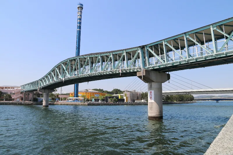 駐車場から八景島へ渡る時に利用するマリンゲート橋