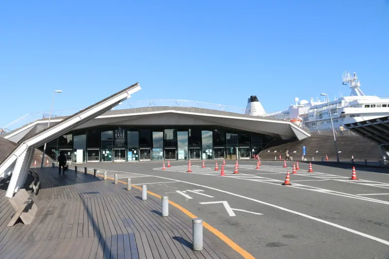 イベントホールや駐車場も完備する客船ターミナル