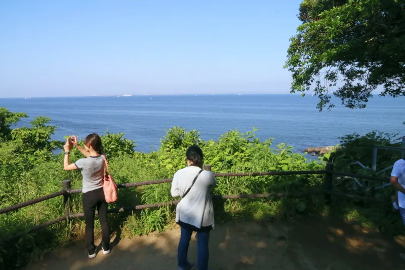 砲台跡は高台にあるため東京湾が眺められる展望台