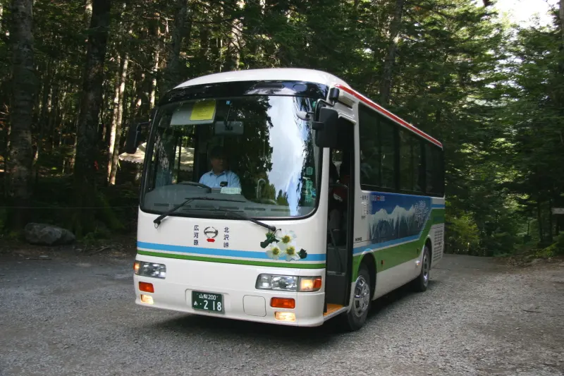 北沢峠と広河原の間を結ぶ南アルプス市営バス