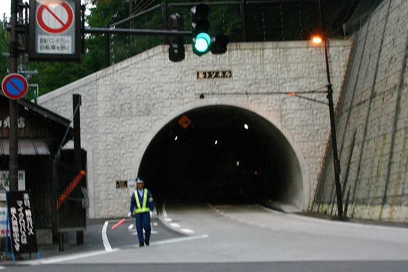 上高地の入口となっている釜トンネル