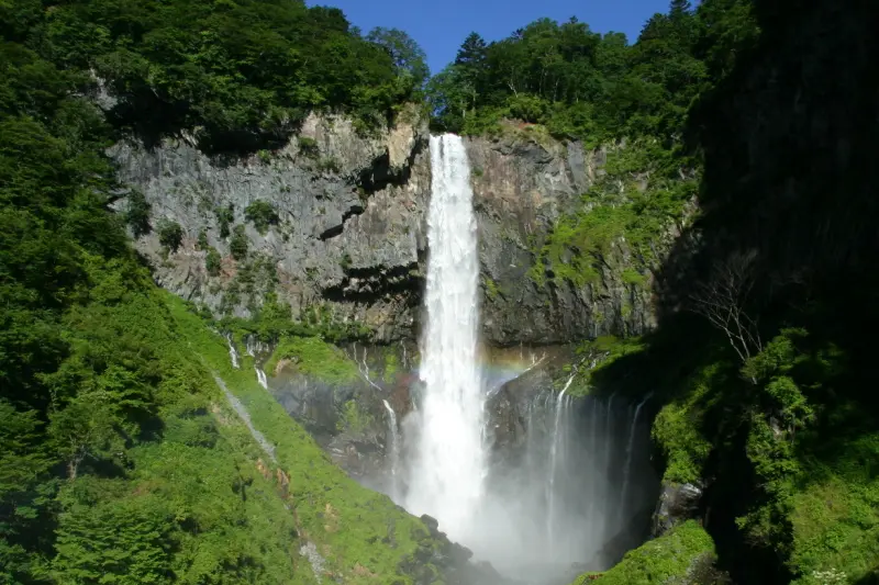 高さ・水量ともに大きく日本を代表する美しい滝