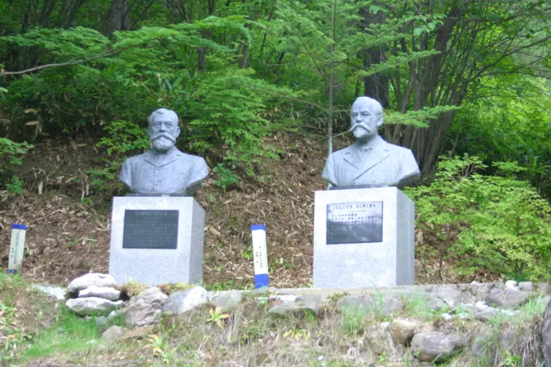 草津温泉の発展に大きく貢献したドイツ医師の銅像