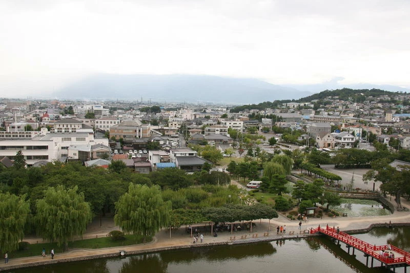 松本市街や北アルプスが見える西方向の景色