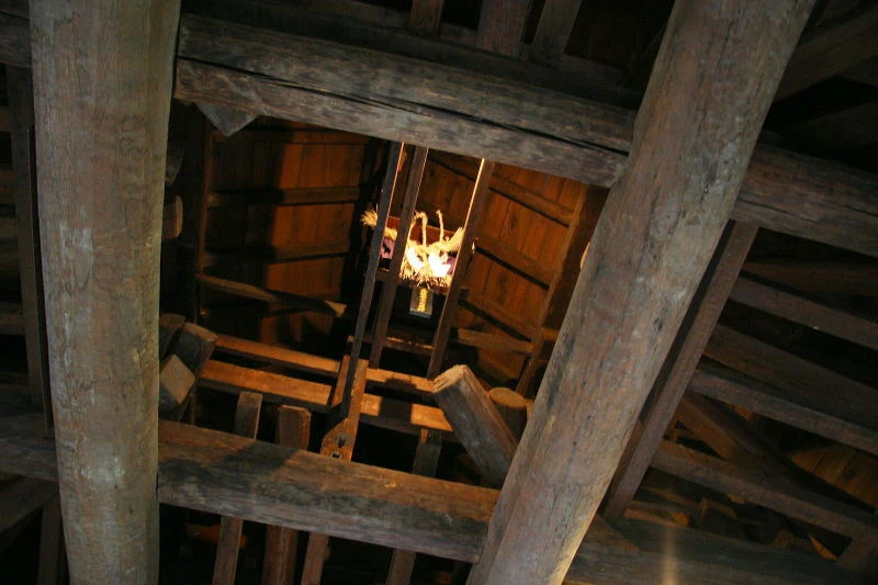 最上階の天井に祀られている松本城の守護神「二十六夜神」