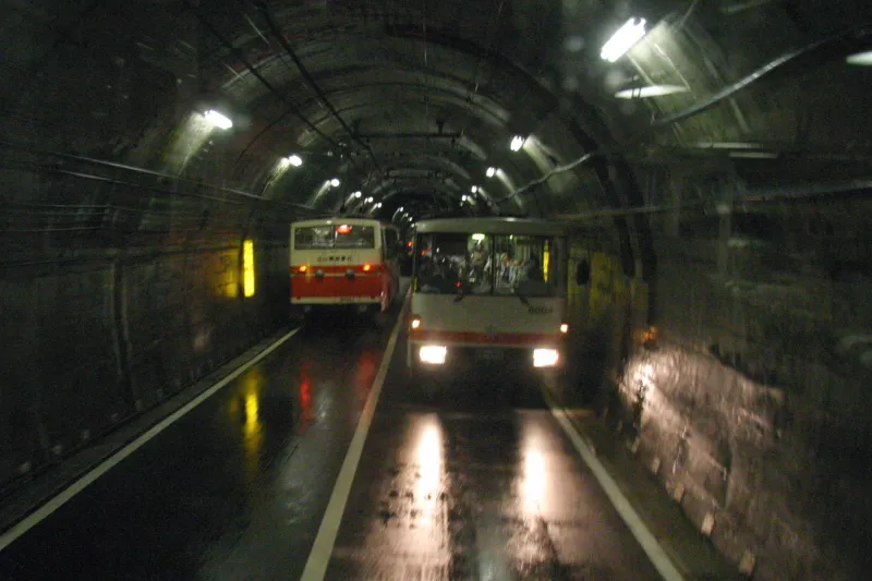 立山トンネルトロリーバス