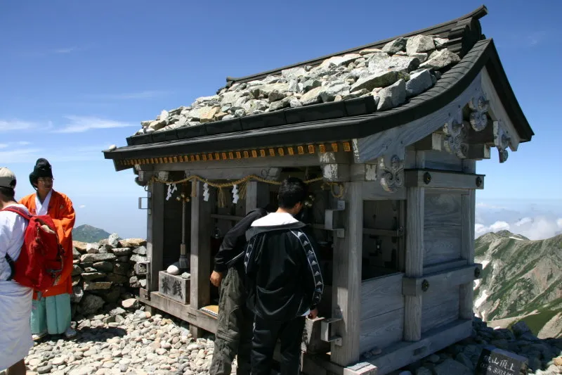 日本最高所のパワースポットとも言える標高３０００ｍの祭壇