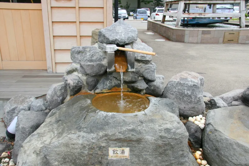 温泉を飲むこともできる飲湯場も完備