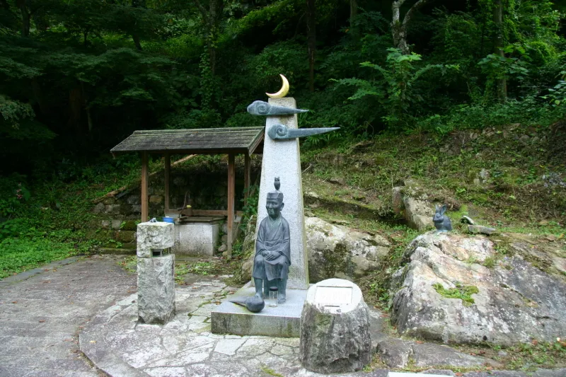 ３００年前、この地を訪れた俳人・松尾芭蕉の銅像