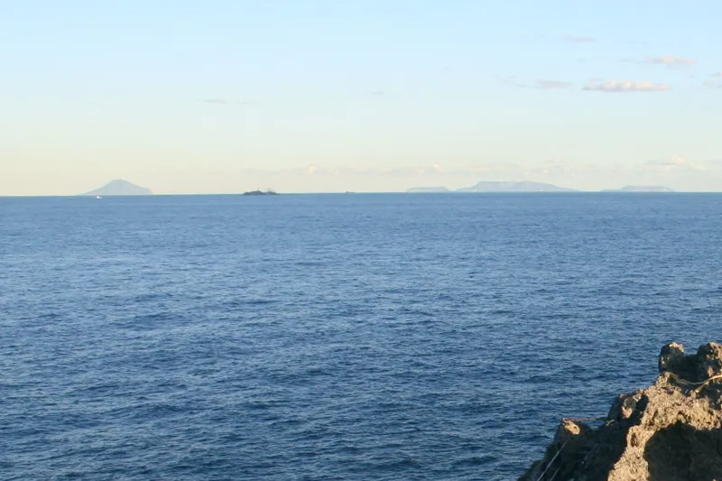 岬の先端にあるため、眺めが良く伊豆七島も見える展望スポット