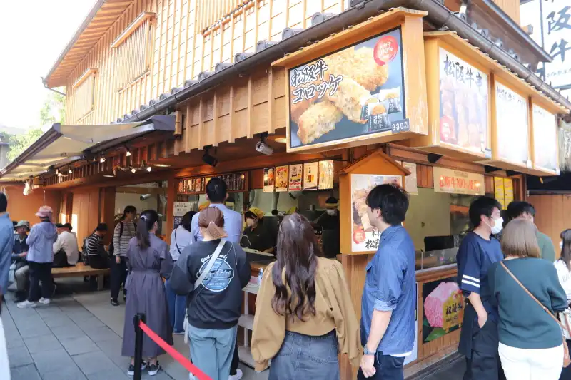 ジューシーな松阪牛のコロッケや牛串のあるテイクアウト店「お伊勢屋本舗」