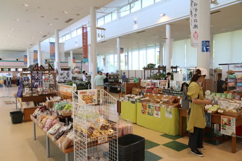 静岡県の特産品やお花を販売する、おみやげショップ