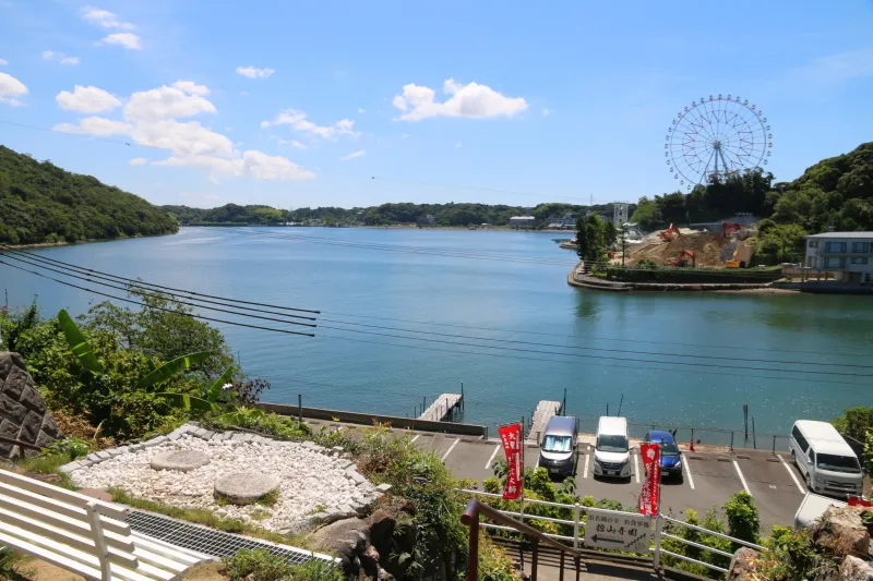高台に位置しているため、眼下に眺められる浜名湖の景色 