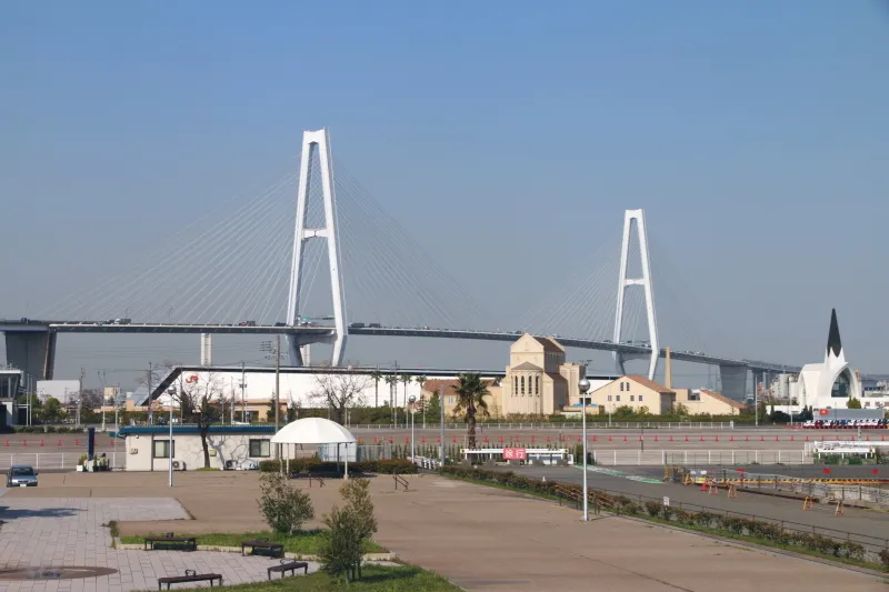 名古屋港のシンボルとも言える長さ１１７０ｍの名港中央大橋