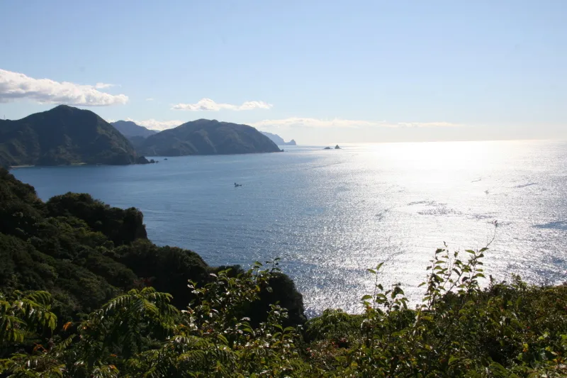 綺麗な海岸線の続く、堂ヶ島のある南方向の景色