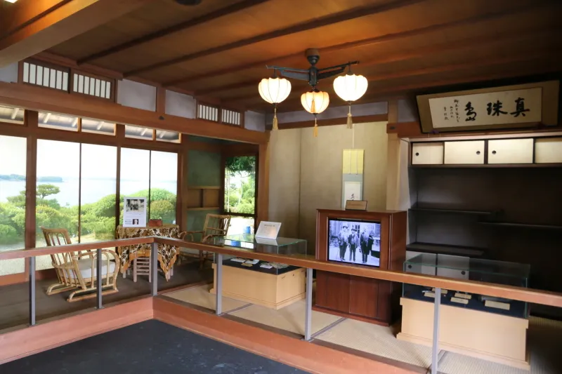 記念館では幸吉の生涯を中心に御木本真珠店の創業について展示