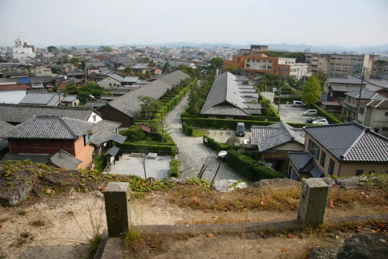 城跡は高台にあるため展望が良く眼下に広がる松阪の街並み