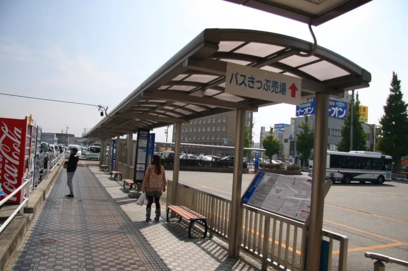 松阪駅前から各所を結ぶバス乗り場