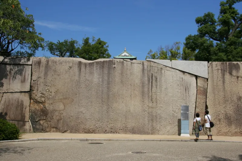 重さ１３０トンもある桜門の巨石は大阪城で最大