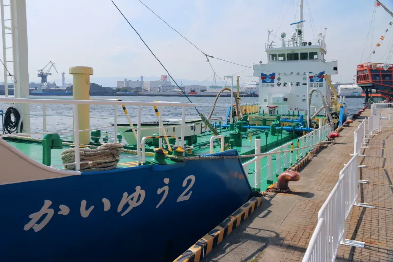 和歌山沖から新鮮な海水を運ぶ海遊館の海水運搬船