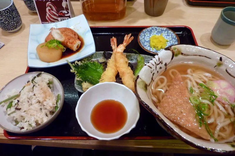 千姫茶屋の人気メニュー、姫路おでんの付いた天ぷら定食