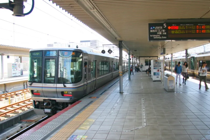 大阪・京都方面の間を運行する神戸線（山陽本線）