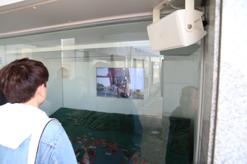 神戸港の被災や復旧を解説している映像コーナー