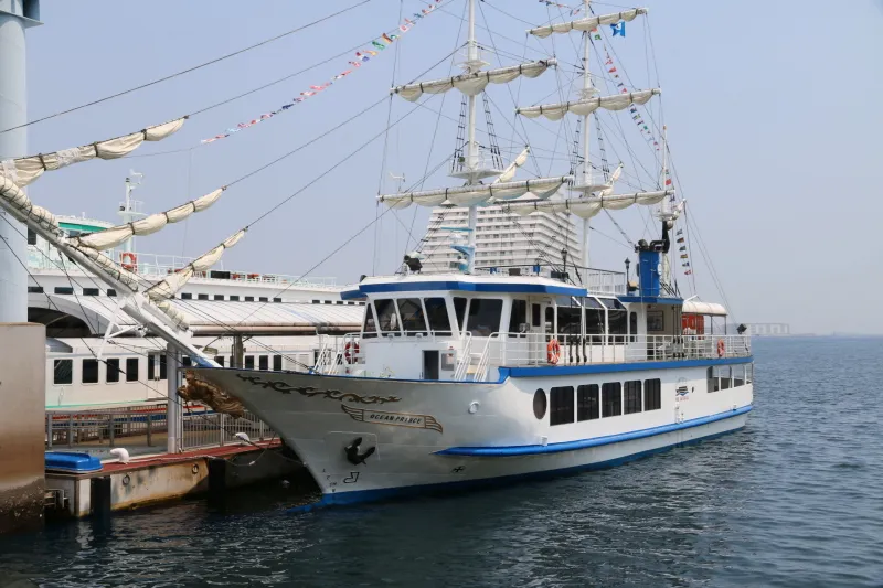 ４５分かけて神戸港を周遊する遊覧船「オーシャンプリンス」