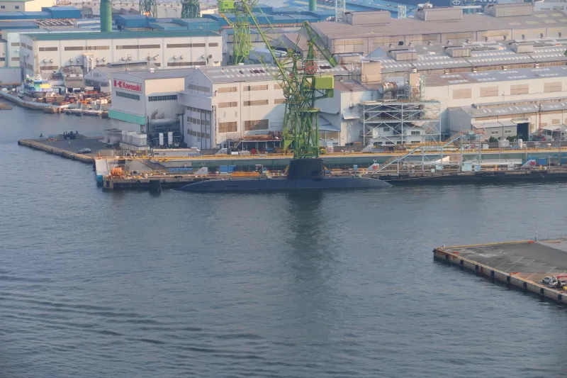 川崎重工業神戸工場の岸壁に停泊していた潜水艦