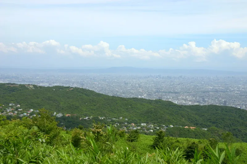東おたふく山の山頂から眺める大阪方向の景色