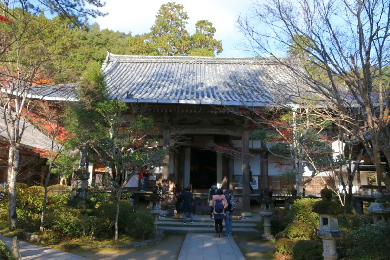 １７００年、徳川綱吉の母により再建された本堂