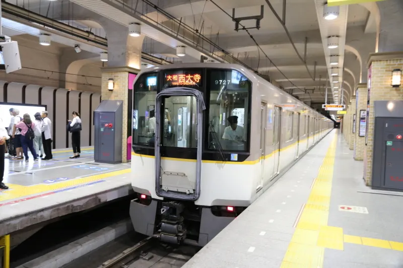 大阪梅田駅と元町駅を結ぶ阪神本線
