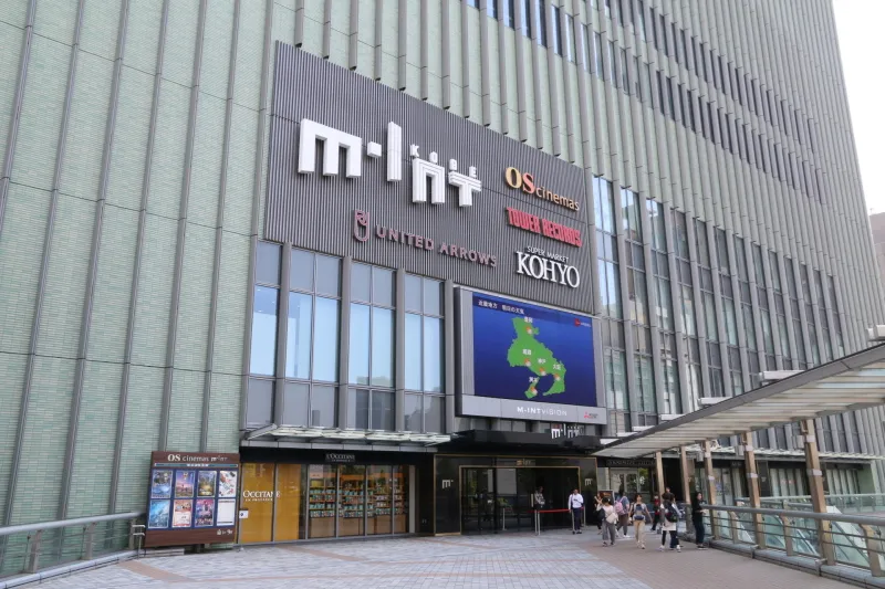 ショップや映画館など６０店舗が入る商業施設「ミント神戸」
