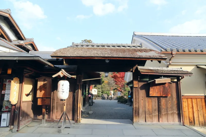 京都を代表する有名８店舗がある青龍苑