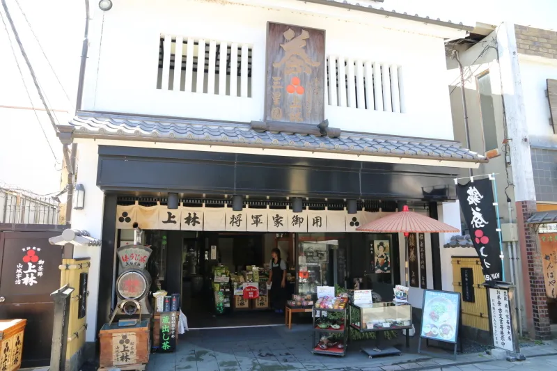 入館無料の宇治茶資料室がある宇治茶専門店「上林三入」